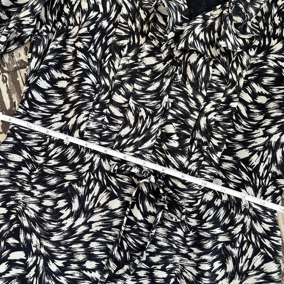 H&M dress, size 6 - Picture 4 of 5